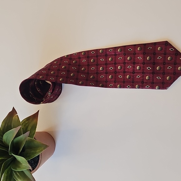 HASIBEN 100% Silk Burgundy Graphic Geometric Mens Necktie Tie Business Dress EUC - Picture 1 of 6